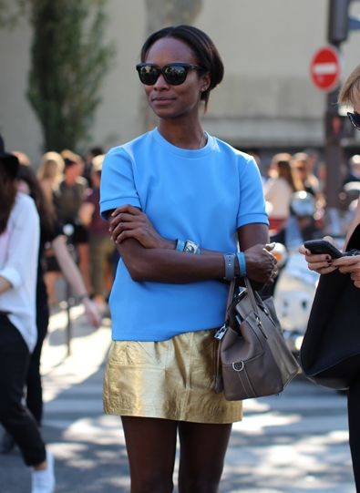 Shala Monroque works a blue and gold combo.