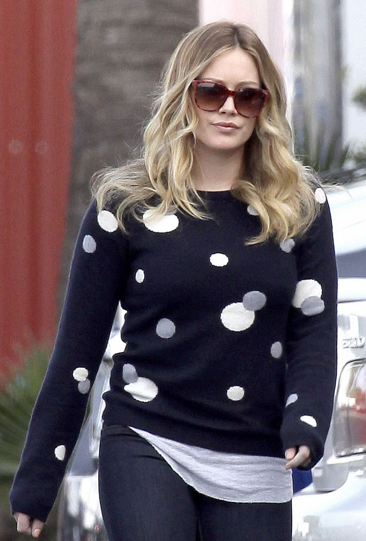 hilary-duff-raising-hope-set-02