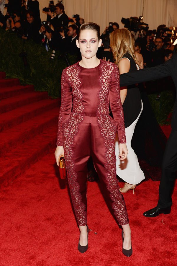 Kristen Swewart com vestido Stella McCartney