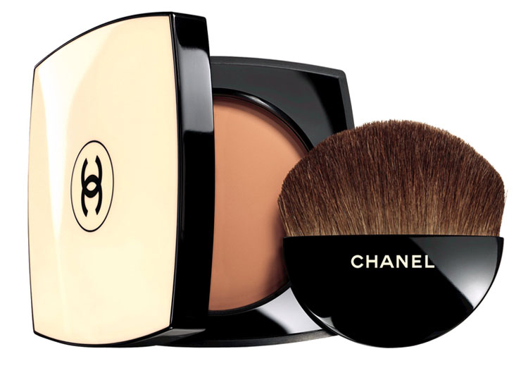 Chanel-Les-beiges-with-the-brush