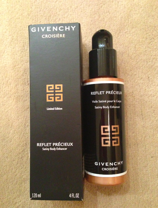 Creme iluminador para o corpo da Givenchy, legal para passar para ir para alguma festa..a perna fica mara!