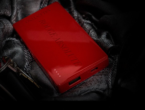 valentino-x-mophie-limited-edition-powerstation-helena-bordon